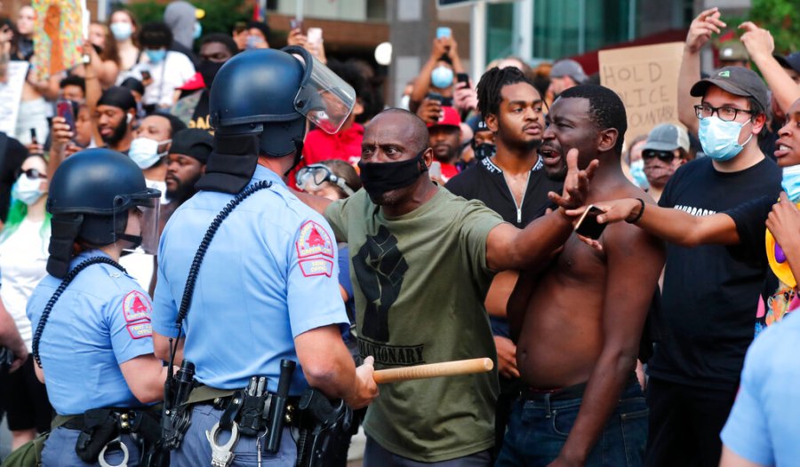 Demonstrators stand off with police in downtown Raleigh, N.C. (Ethan Hyman/The News & Observer via AP)